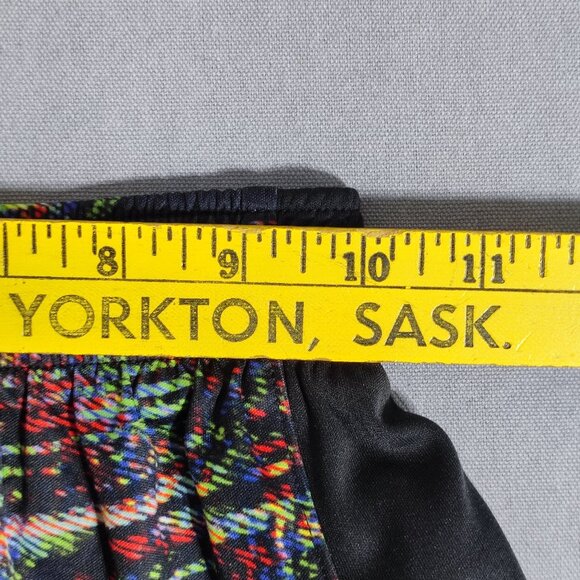 Under Armour athletic shorts boys XS black and multi-colour with graphic design - Picture 7 of 10